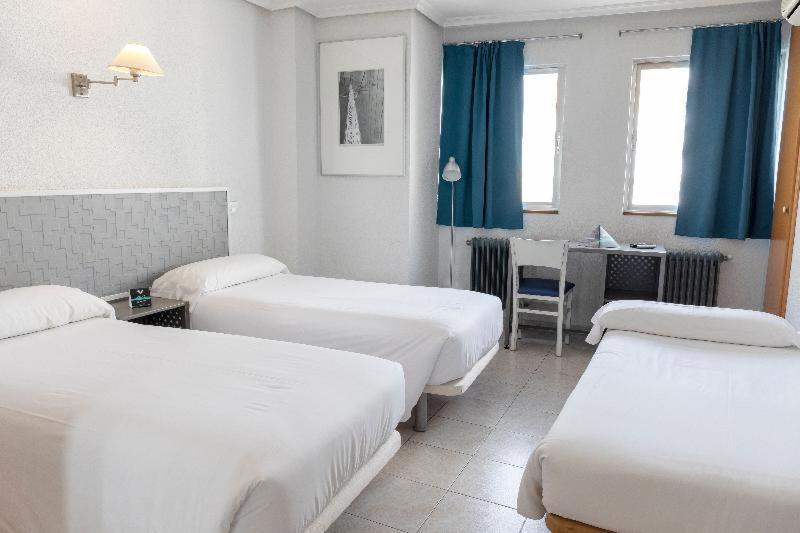 Hotel Alda Centro Паленсия Стая снимка
