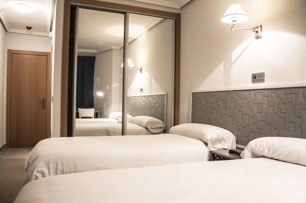 Hotel Alda Centro Паленсия Екстериор снимка